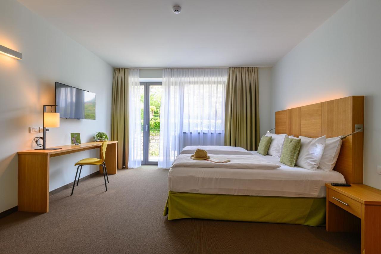 Active & Family Hotel Gioiosa Riva del Garda Esterno foto