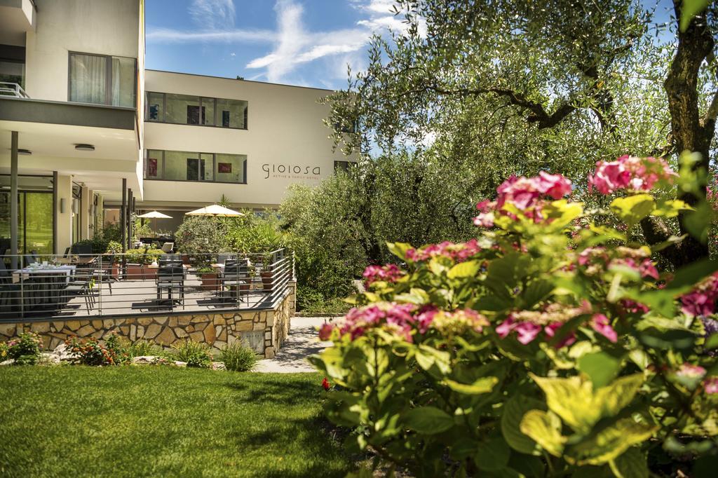 Active & Family Hotel Gioiosa Riva del Garda Esterno foto