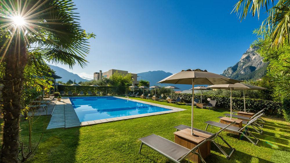 Active & Family Hotel Gioiosa Riva del Garda Esterno foto