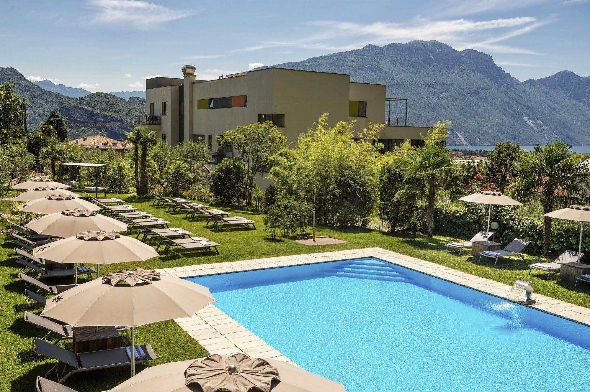 Active & Family Hotel Gioiosa Riva del Garda Esterno foto
