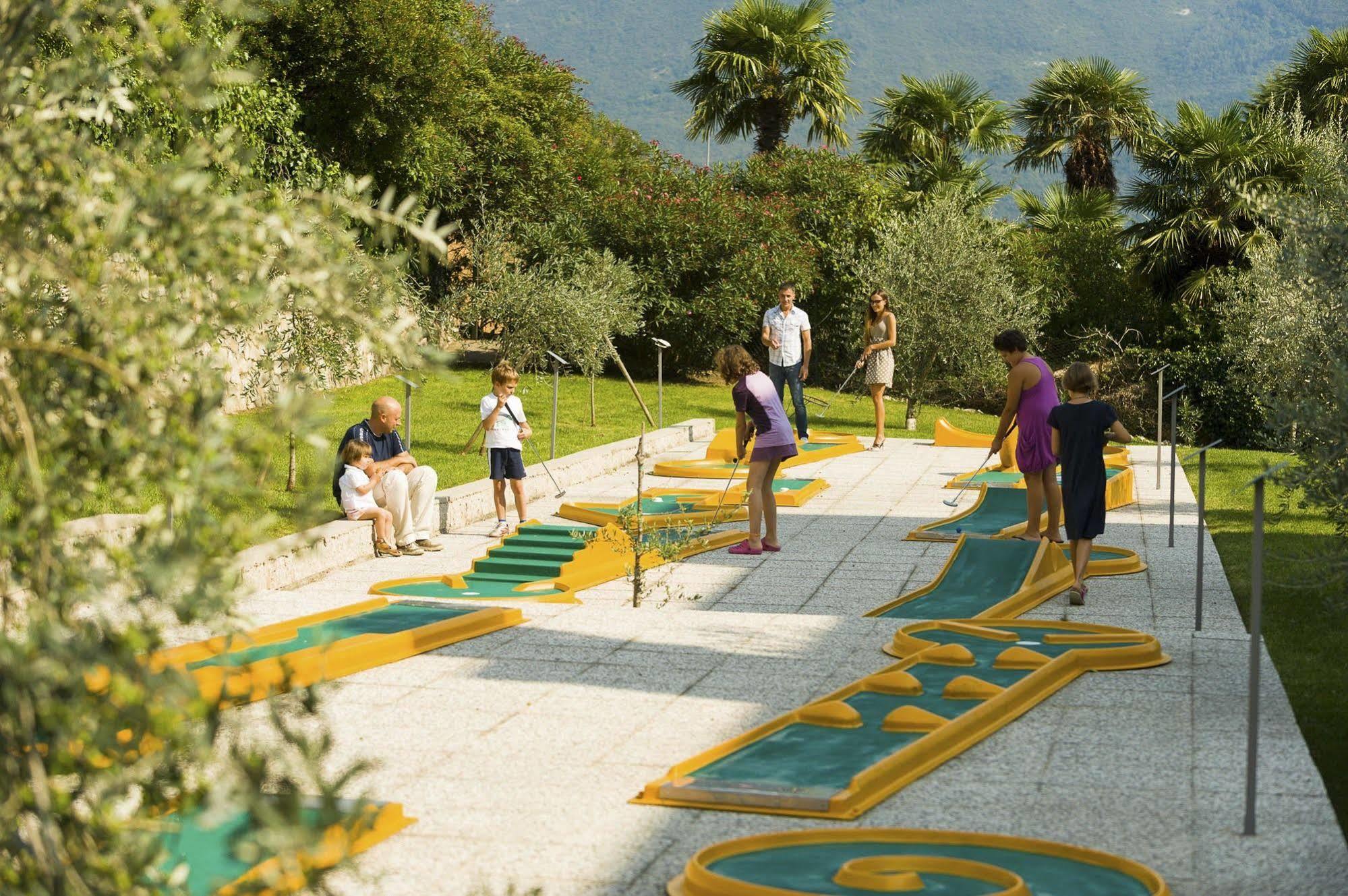 Active & Family Hotel Gioiosa Riva del Garda Esterno foto